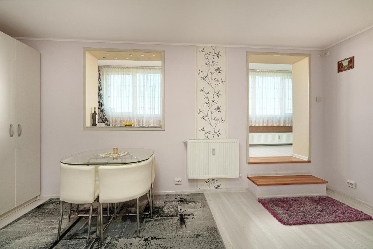 Stone Gate Apartment #1 Bukarest Eksteriør billede